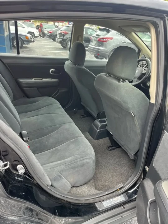 2011 Nissan Versa - Image 11 of 12