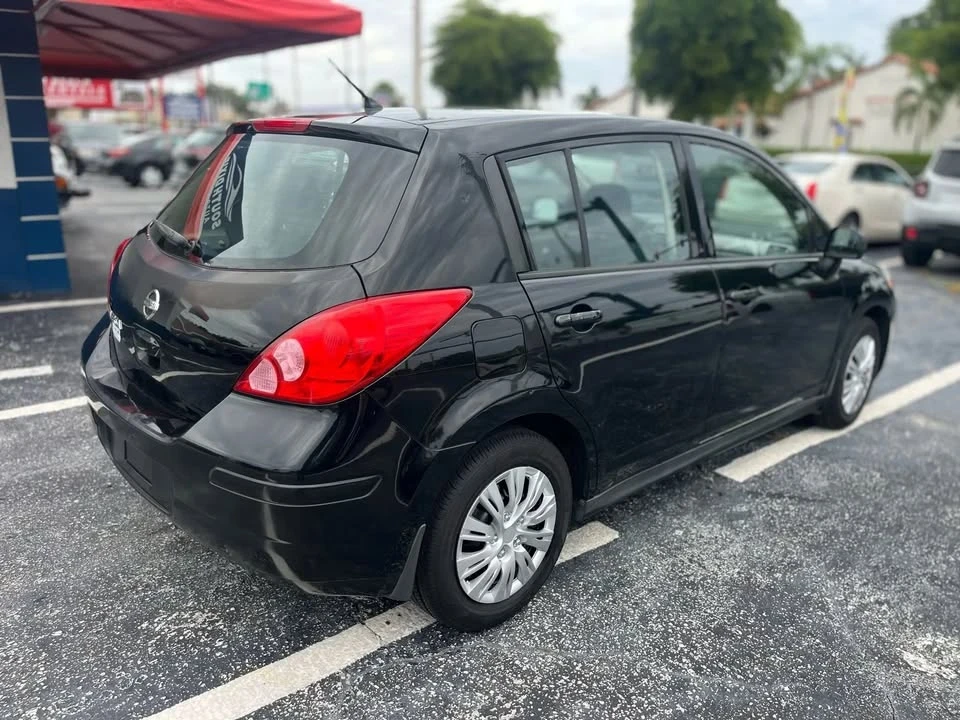 2011 Nissan Versa - Image 6 of 12