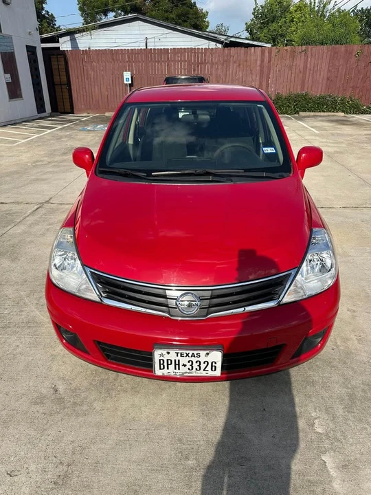 2011 Nissan Versa - Image 2 of 10