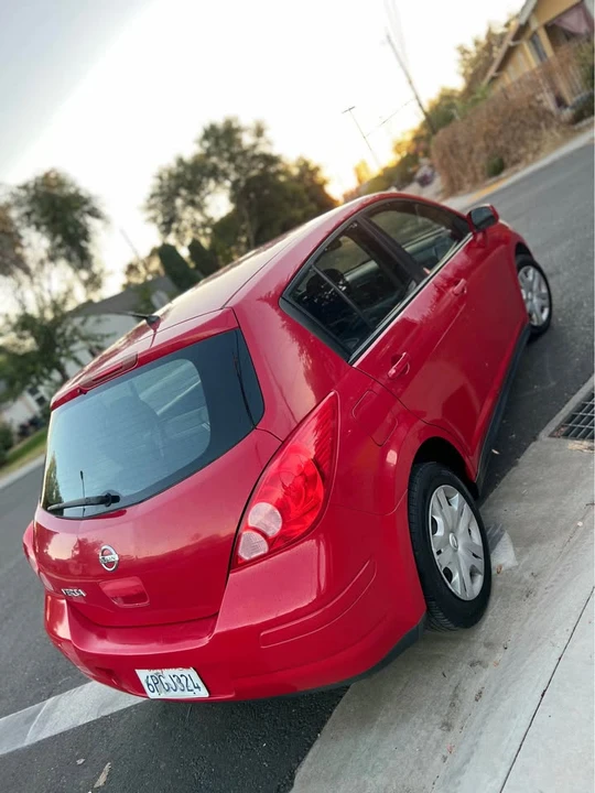 2011 Nissan Versa - Image 6 of 14