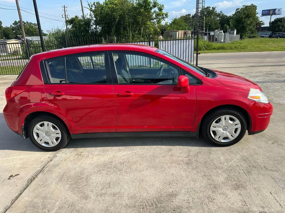 2011 Nissan Versa - Image 4 of 10