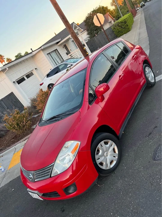 2011 Nissan Versa - Image 5 of 14