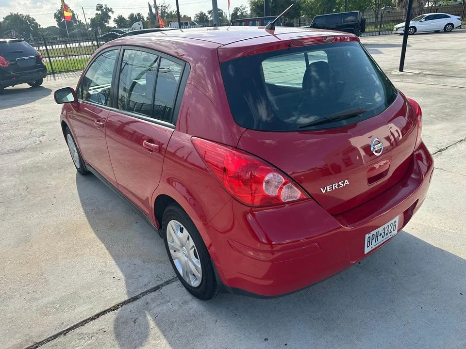 2011 Nissan Versa - Image 7 of 10
