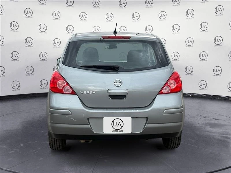 2011 Nissan Versa - Image 4 of 18
