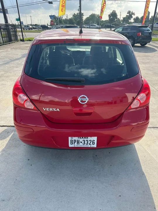 2011 Nissan Versa - Image 6 of 10
