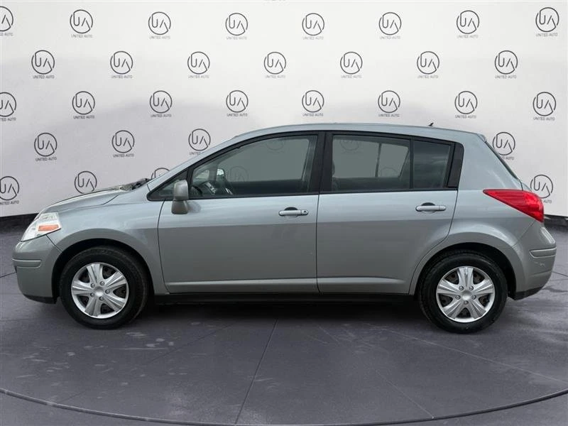 2011 Nissan Versa - Image 2 of 18
