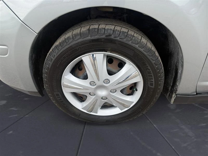 2011 Nissan Versa - Image 18 of 18