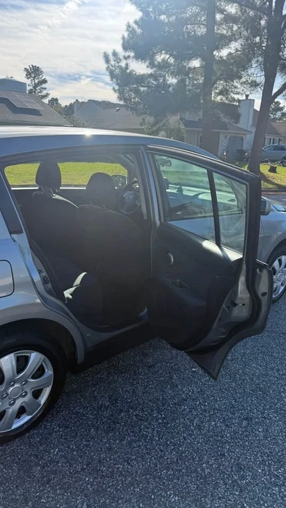 2011 Nissan Versa - Image 11 of 15