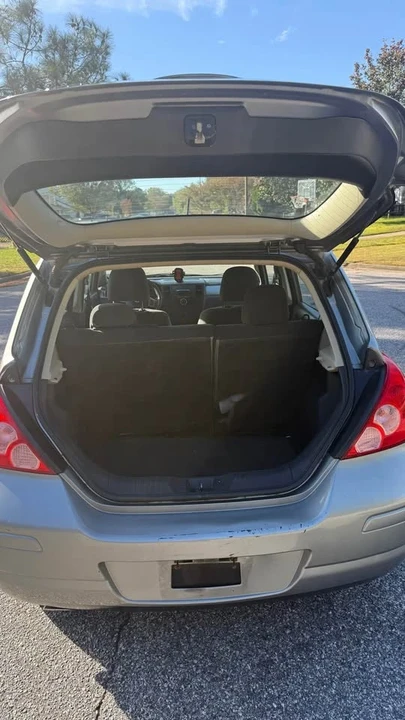 2011 Nissan Versa - Image 10 of 15