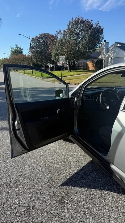 2011 Nissan Versa - Image 6 of 15
