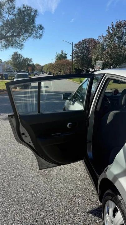 2011 Nissan Versa - Image 8 of 15