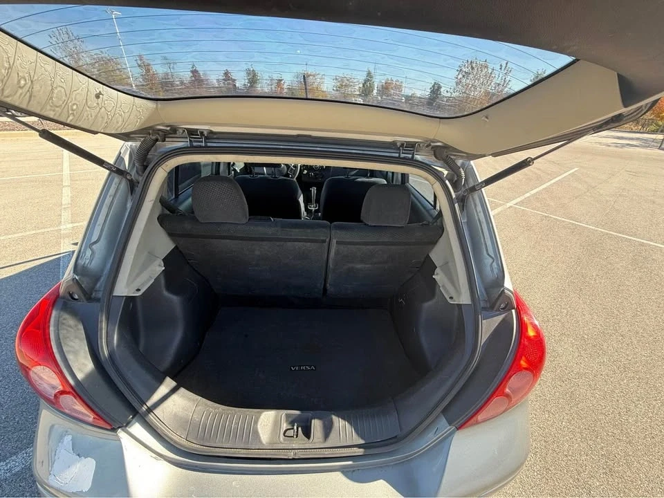 2011 Nissan Versa - Image 9 of 16