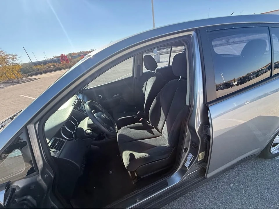 2011 Nissan Versa - Image 14 of 16