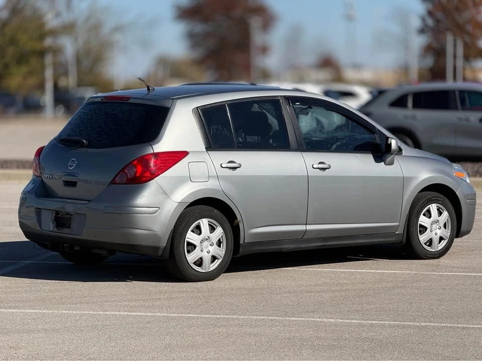 2011 Nissan Versa - Image 5 of 16