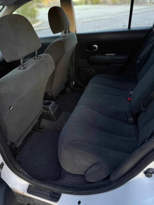 2011 Nissan Versa - Image 9 of 11