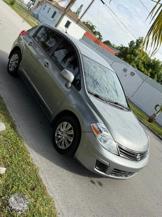 2011 Nissan Versa - Image 9 of 16