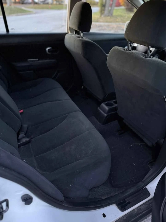 2011 Nissan Versa - Image 7 of 11
