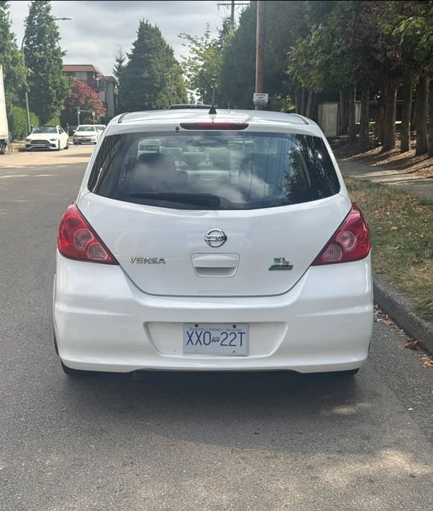 2011 Nissan Versa - Image 3 of 7