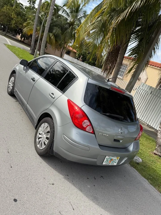 2011 Nissan Versa - Image 12 of 16