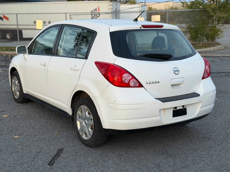 2011 Nissan Versa - Image 4 of 11