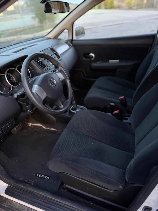2011 Nissan Versa - Image 10 of 11