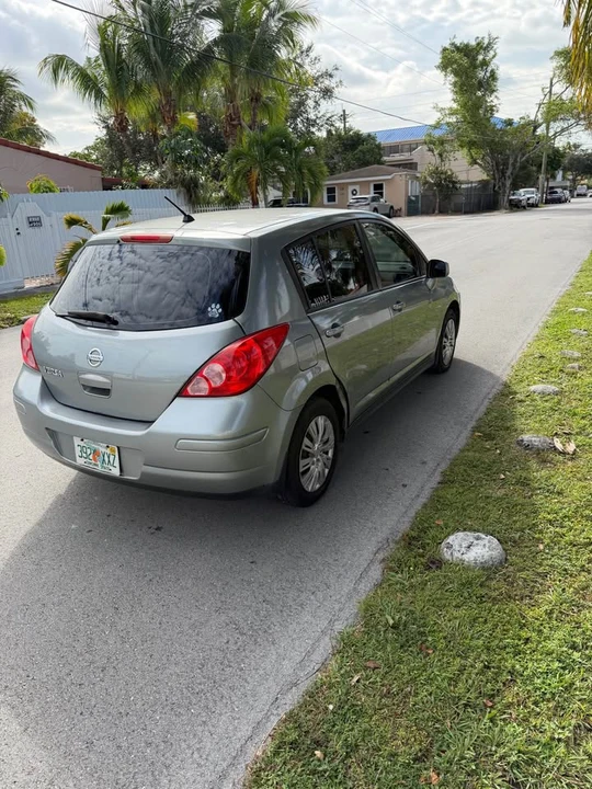 2011 Nissan Versa - Image 5 of 16