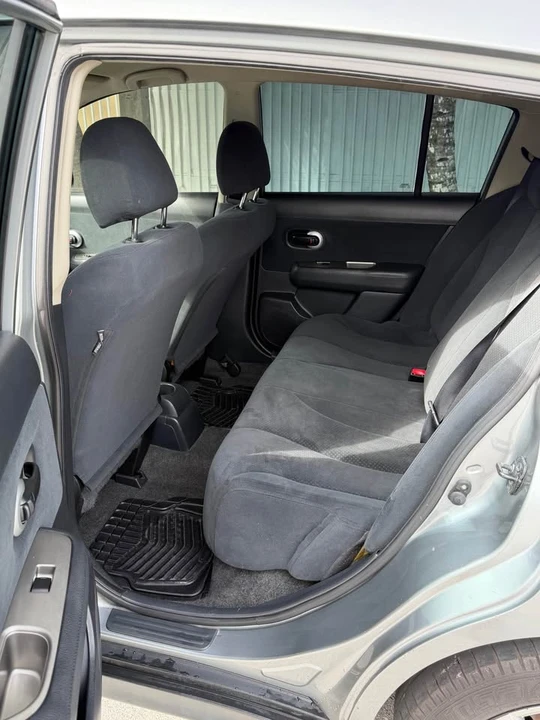 2011 Nissan Versa - Image 13 of 16