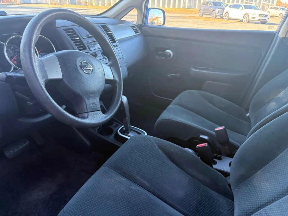 2011 Nissan Versa - Image 4 of 5