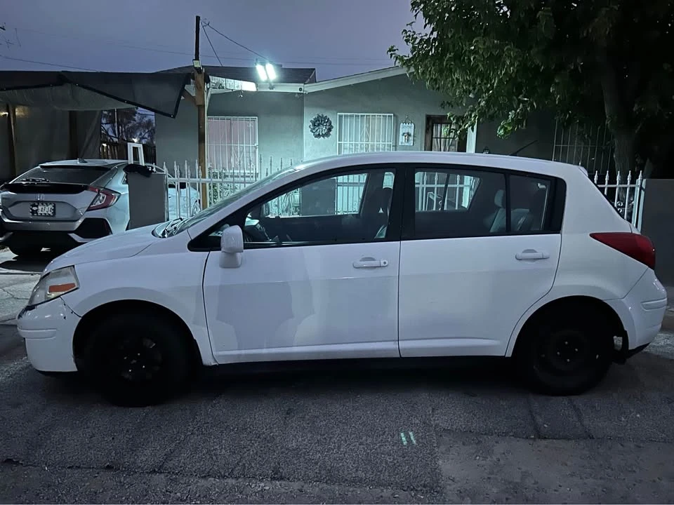 2011 Nissan Versa - Image 2 of 6