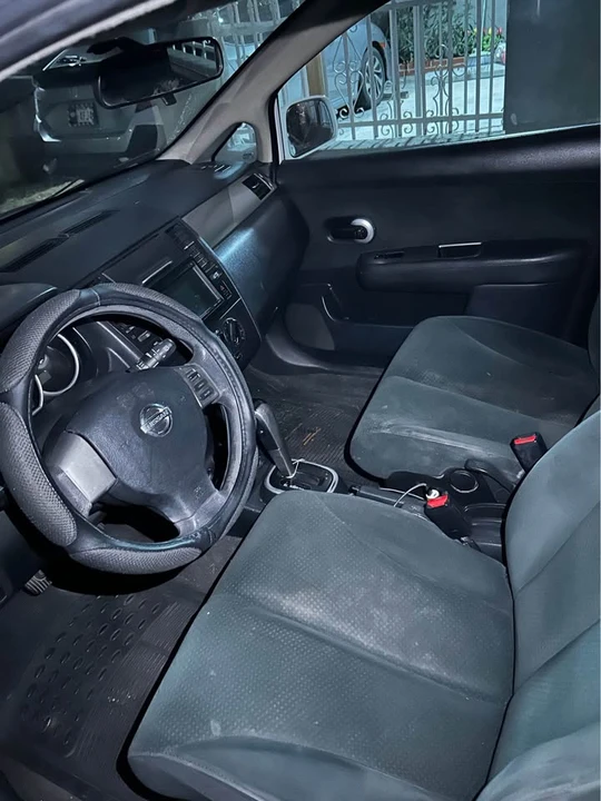 2011 Nissan Versa - Image 5 of 6