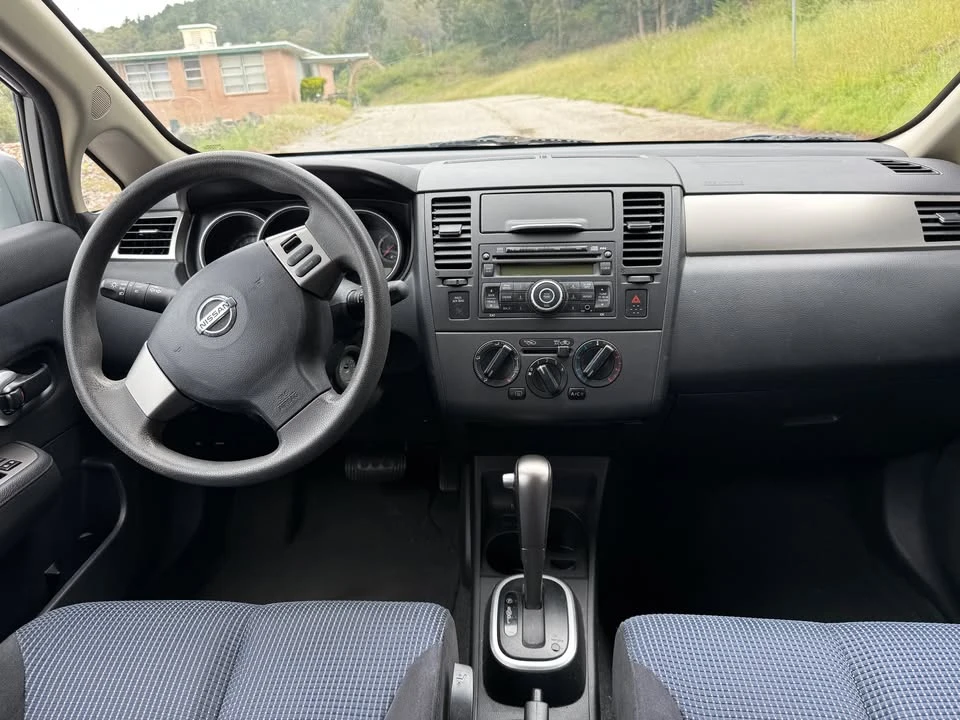 2011 Nissan Versa - Image 11 of 17