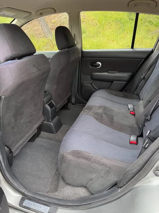 2011 Nissan Versa - Image 12 of 17