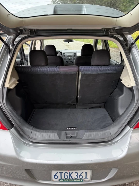2011 Nissan Versa - Image 15 of 17