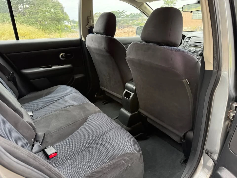 2011 Nissan Versa - Image 13 of 17
