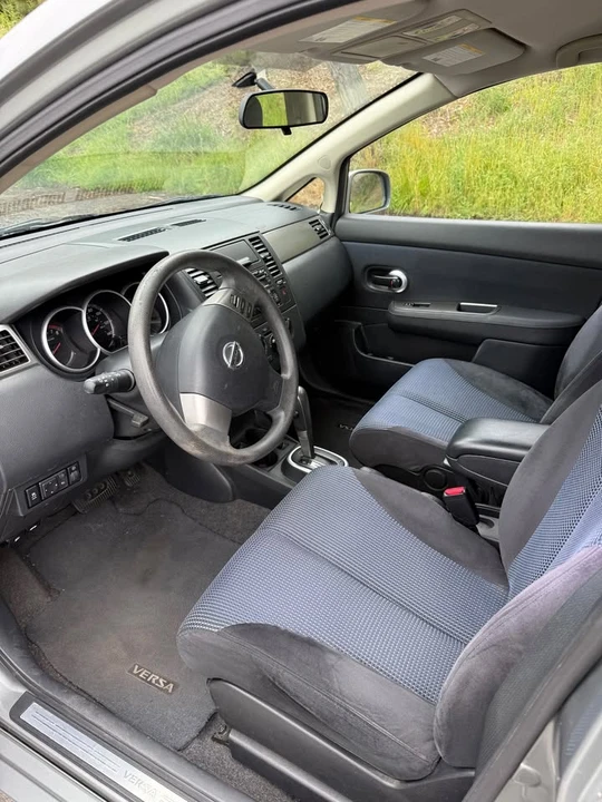 2011 Nissan Versa - Image 9 of 17