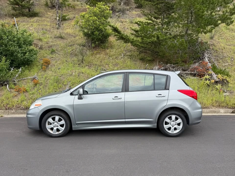 2011 Nissan Versa - Image 3 of 17
