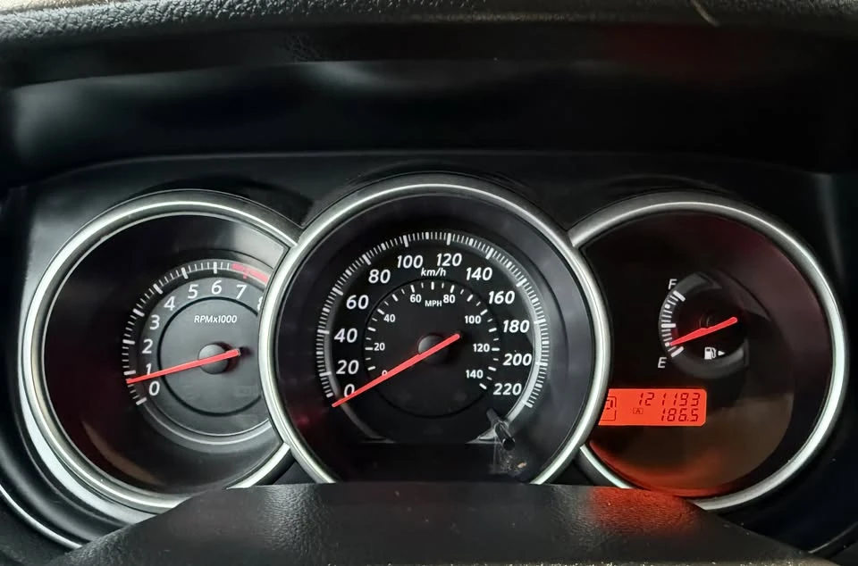 2011 Nissan Versa - Image 17 of 17