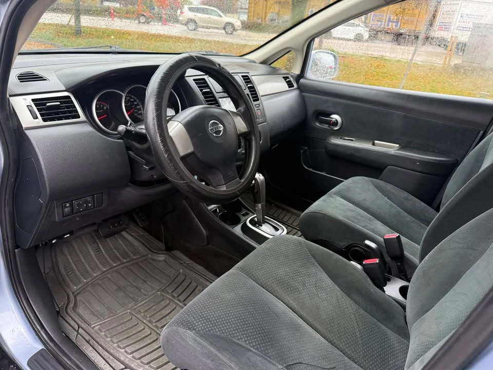 2011 Nissan Versa - Image 10 of 17