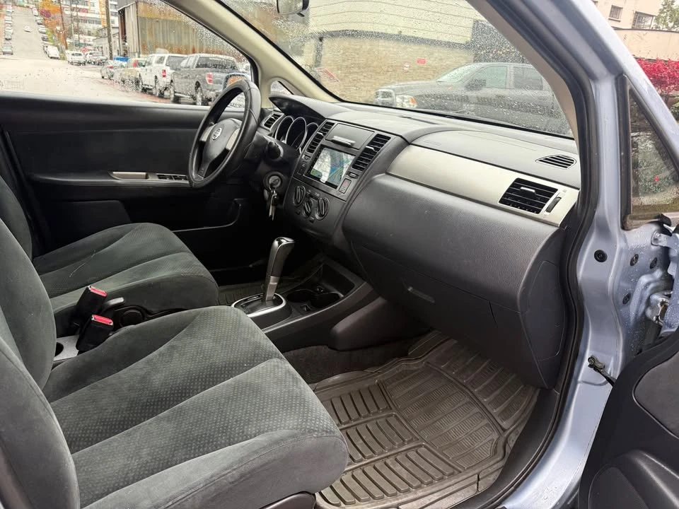 2011 Nissan Versa - Image 13 of 17