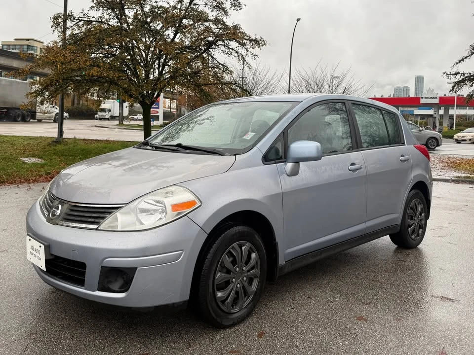 2011 Nissan Versa - Image 8 of 17
