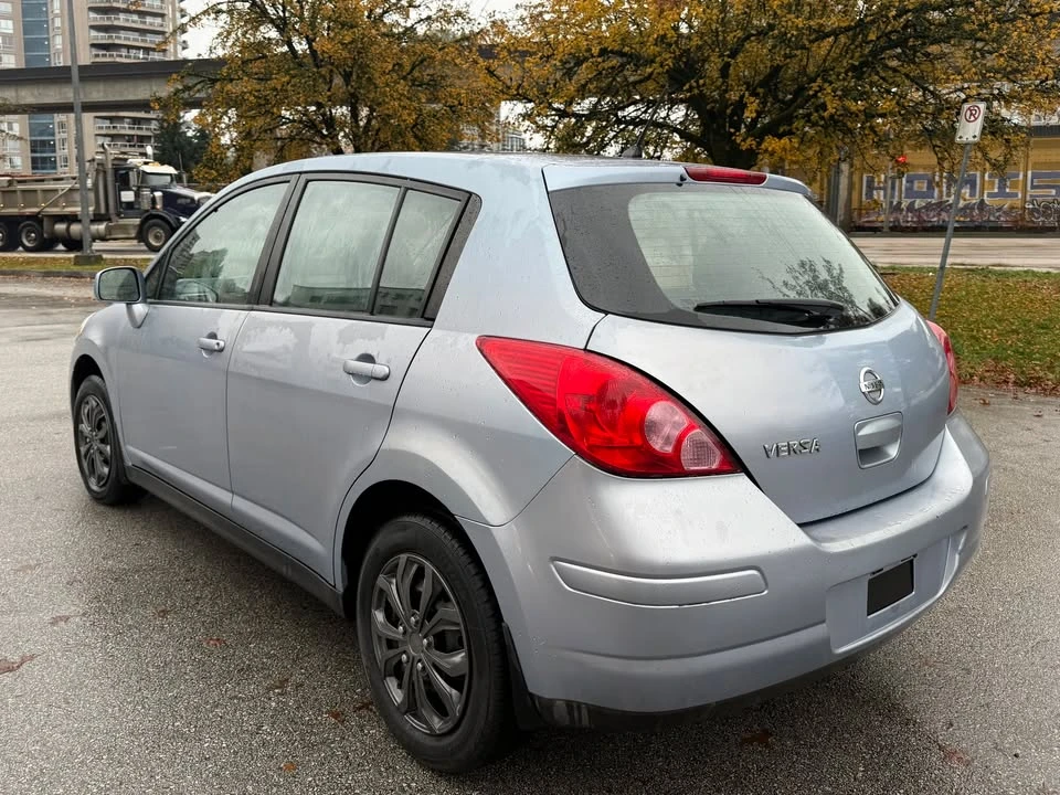 2011 Nissan Versa - Image 4 of 17