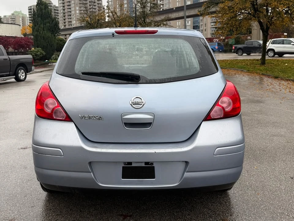 2011 Nissan Versa - Image 5 of 17