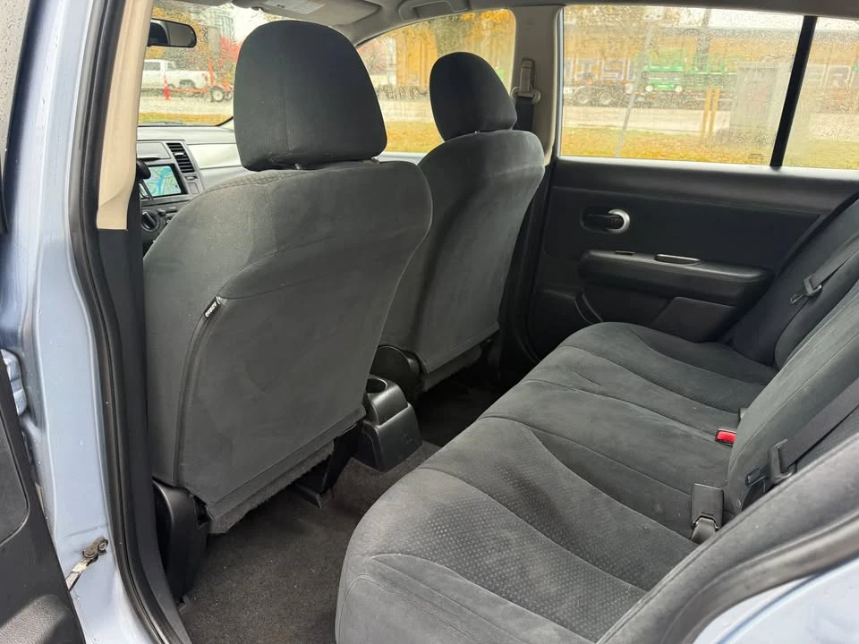 2011 Nissan Versa - Image 11 of 17