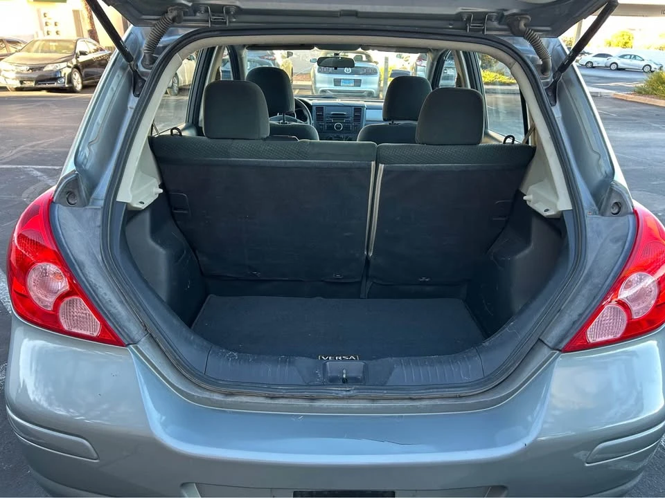 2011 Nissan Versa - Image 9 of 12
