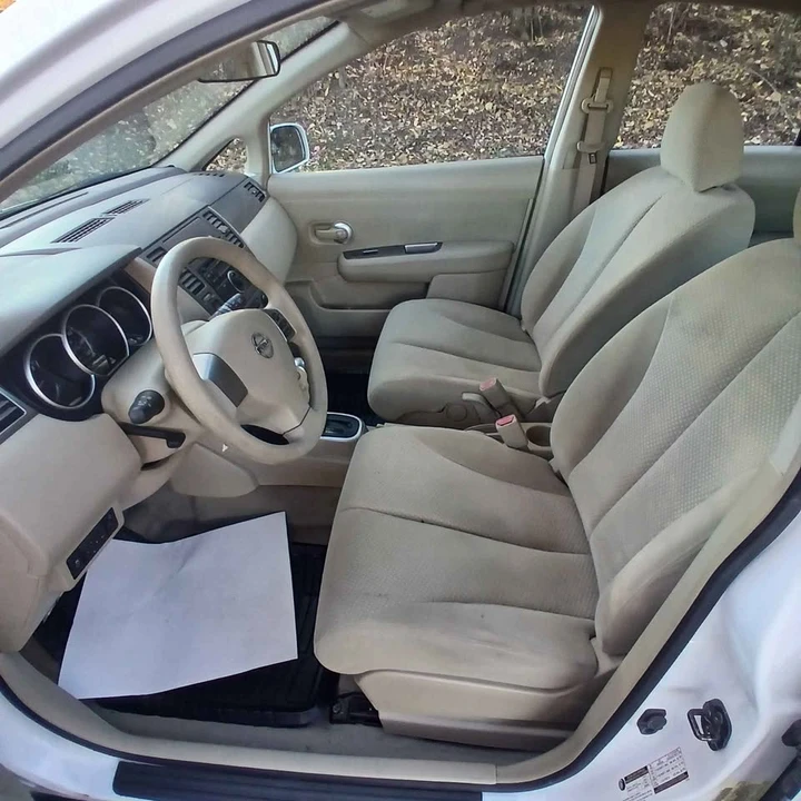 2011 Nissan Versa - Image 9 of 13