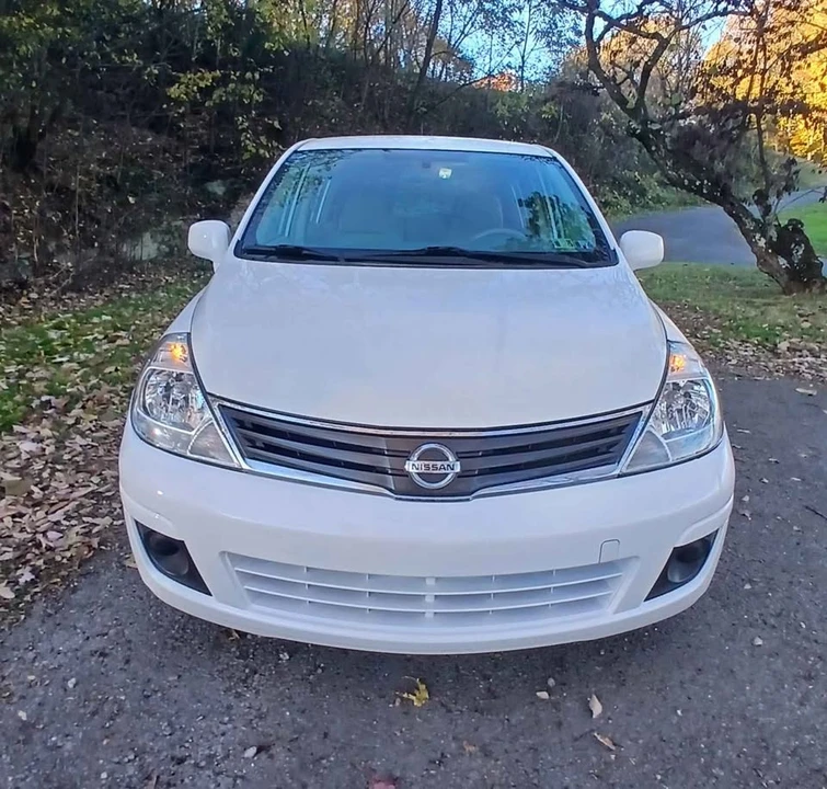 2011 Nissan Versa - Image 8 of 13