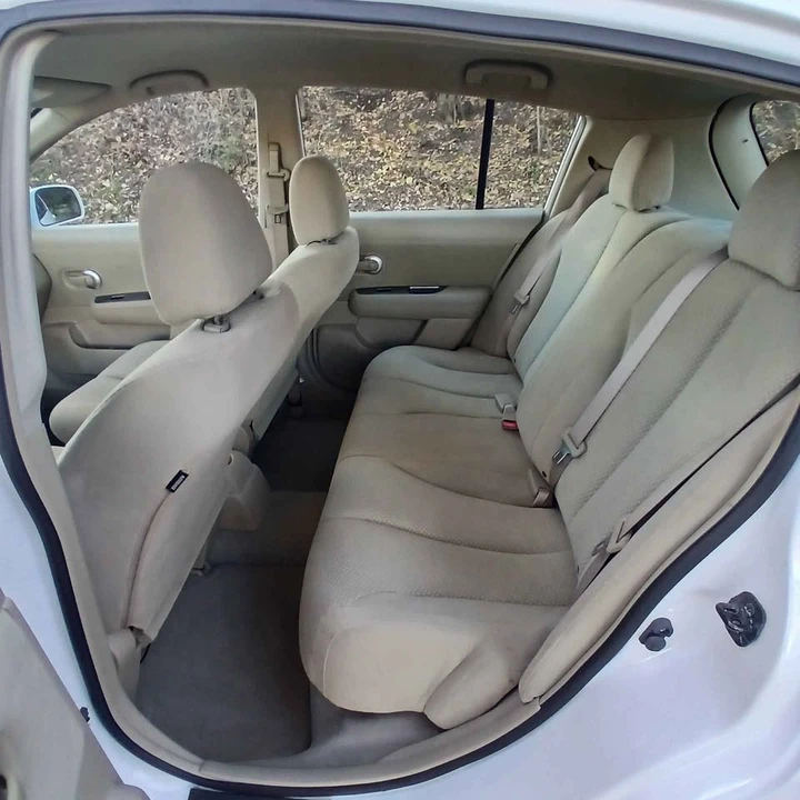 2011 Nissan Versa - Image 10 of 13