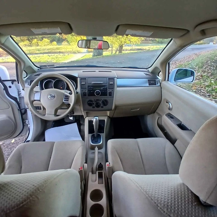 2011 Nissan Versa - Image 11 of 13