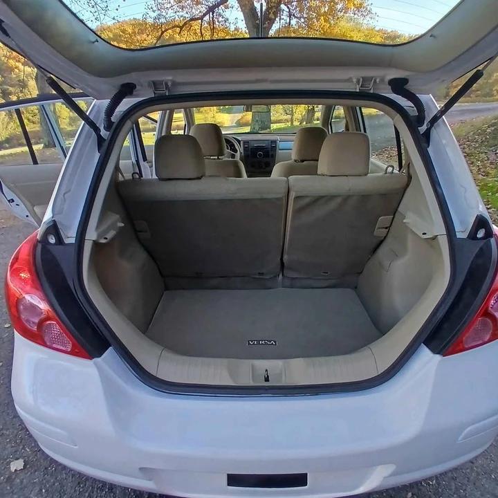 2011 Nissan Versa - Image 12 of 13