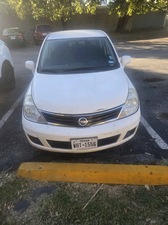2011 Nissan Versa - Image 2 of 9